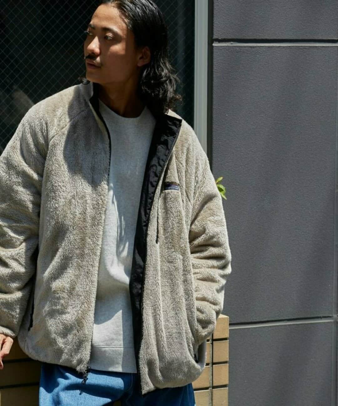 フリークスストアさんのインスタグラム写真 - (フリークスストアInstagram)「-人気のリバーシブルブルゾンが今年も登場-  張りのあるナイロン生地とマイクロフリースのリバーシブルデザイン。 スタイルを選ばない程よいサイズ感で、ストリートコーデやキレイめコーデにもハマる万能アウターです◎  FREAK'S STORE 限定展開 ナイロン フリース リバーシブルブルゾン 問い合わせ番号:1251248900669 価格:¥8,998(tax in) カラー:ブラック/ベージュ/キャメル/オリーブ/ネイビー/その他 サイズ:S/M/L/XL  ▶︎画像をタップして商品情報をチェック！  ≪開催中のキャンペーン≫ 毎週月曜日は送料無料🚛 ポイント5倍キャンペーンでお得にお買い物🛍 ▶詳細はTOPページ( @freaksstore_official )のURLからNewsをご覧ください。  #freaksstore #フリークスストア #freaksstore23fw #freaksstoreofficial#freaksstore_men」10月16日 16時01分 - freaksstore_official