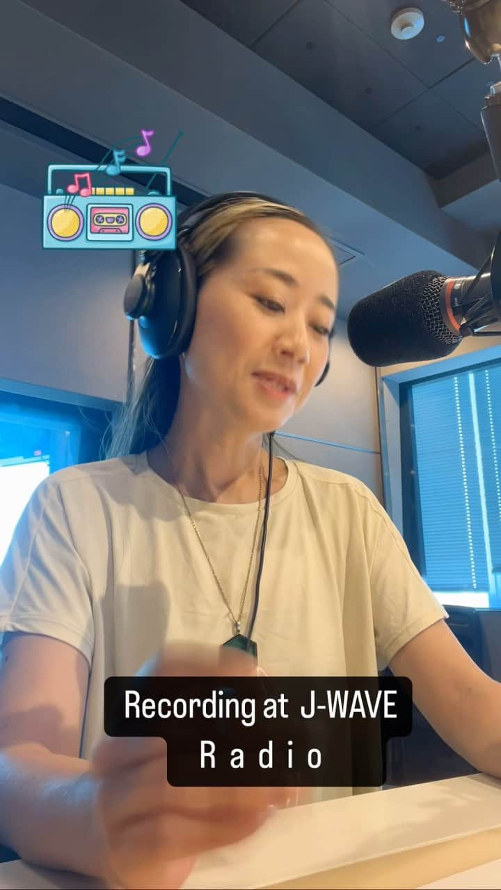 レイチェル・チャンのインスタグラム：「Recording at J-WAVE  radio📻 今日はラジオの収録でした♪かつてお世話になっていた番組プロデューサーやディレクターさんとも久々に会って話したり、大好きな音楽プロデューサーさんとも会えたり… 楽しい時間はあっという間です。 It is always nice to bump into directors and producers that I used to work with.  そして考えている事を引き寄せるわけですが、面白い引き寄せが連日続いています。またライブ配信でシェアしようかな😆  You attract what you focus on… I bumped into really interesting people yesterday and the day before.  Things you have no resistance and think lightly of, you attract easier😆  #引き寄せ #引き寄せの法則  #エイブラハム #エイブラハムの教え  #レイチェルチャンネル #ラジオパーソナリティー」