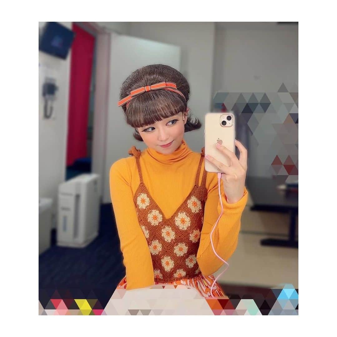 熊谷彩春さんのインスタグラム写真 - (熊谷彩春Instagram)「遅くなってしまいましたが、、、 改めまして、 ミュージカル『アンドレ・デジール 最後の作品』 無事に大千穐楽を迎えることができました。 本当にありがとうございました。 　 千穐楽のご報告のブログを書くと、なんだか、本当に終わってしまったんだな、と実感が湧いて、寂しくなってしまう気がしてしまって、実を言うと、なかなか書き出す気持ちになれなかったのですが… しっかりと自分の言葉でまとめて、次に進んでいきたいと思い、ブログにまとめました。 読んでいただければ嬉しいです☺︎ 　 6年前から、脚本の高橋亜子さん、演出の鈴木裕美さん、音楽の清塚信也さんが構想を練って大切に生み出された本作品。 その素晴らしい作品に携わらせてもらえたこと、マルセリーナという役を与えていただいたこと、本当に光栄に思います。 この作品とともに歩んだ三ヶ月間は、自分にとってかけがえのない宝物です。 　 舞台上の出演者は8人、バンドは4人。 こんなにも少ない人数で上演されるミュージカルに出演するのは初めてでした。 ただ、少ない人数だからこそ、キャストやスタッフの皆さん一人一人と深い信頼関係を築くことができて、なんだか家族のように心を許し合える、素敵なカンパニーでした。 カンパニーの末っ子として、本当にのびのびとお芝居をさせていただき、演出の鈴木裕美さんや、素晴らしい先輩方の元でいっぱい勉強させていただいて、役者としても本当に充実した、幸せな日々でした。 　 寝ても覚めても、四六時中アンドレデジールのことを考えていた、濃い３ヶ月にお別れを告げるのは寂しいですが、この作品で学んだことを胸に、これからも役者として、いつか誰かの《舟》となれるように、精進してまいります。 　 本当にありがとうございました！！ 　 #アンドレデジール #まだインスタに載せてなかった思い出写真たち #大千穐楽の朝の集合写真 #大好きなお姉さまお二人と過ごした女子楽屋での日々は本当に楽しかったです #ドガのエトワールに出てくるバレリーナたち #最高額っ‼️のお衣装 #お稽古風景  #大千穐楽カーテンコール直後のキャスト集合写真」10月16日 16時15分 - iroha_kumagai