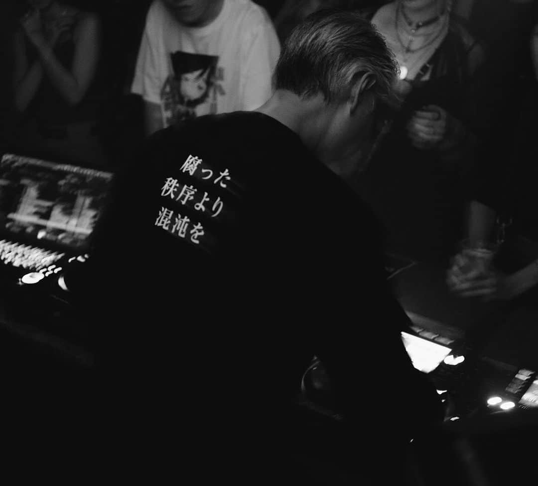 大沢伸一のインスタグラム：「Sep 16th @metro_kyoto  NAKEDINNER with @thecontemporaryfix_kyoto @chomo.mp3 @lyo_taniguchi @madmagicorchestra  Photo by @yuta_mic」