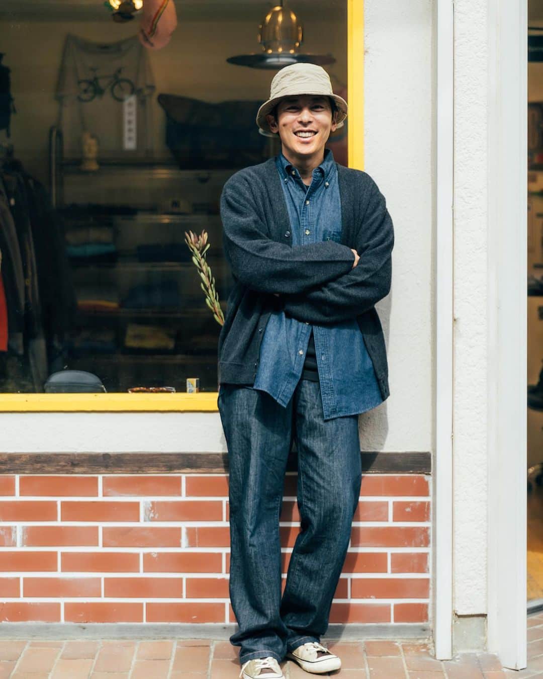 HOUYHNHNM／フイナムさんのインスタグラム写真 - (HOUYHNHNM／フイナムInstagram)「アメリカンでクラシックなムードをきちんと残しながら、日本人が着やすいようにアレンジされた「L.L.Bean Japan Edition」。  日々をアクティブに動き回るひとたちが、このコレクションを身にまといます。〈エル・エル・ビーン〉の機能性と、日本人のライフスタイルに添って生まれたデザインは、彼らの日常にどのようにフィットするのでしょうか？   前編では、自転車好きや山登りが趣味のモデル、釣り好きのシェフ、マルチに活躍するモデル、さらにはブランドのアーカイブを蒐集する古着屋オーナーまで、個性豊かな5名が登場です。  詳しくは @houyhnhnm_official のFEATUREから。」10月16日 18時00分 - houyhnhnm_official