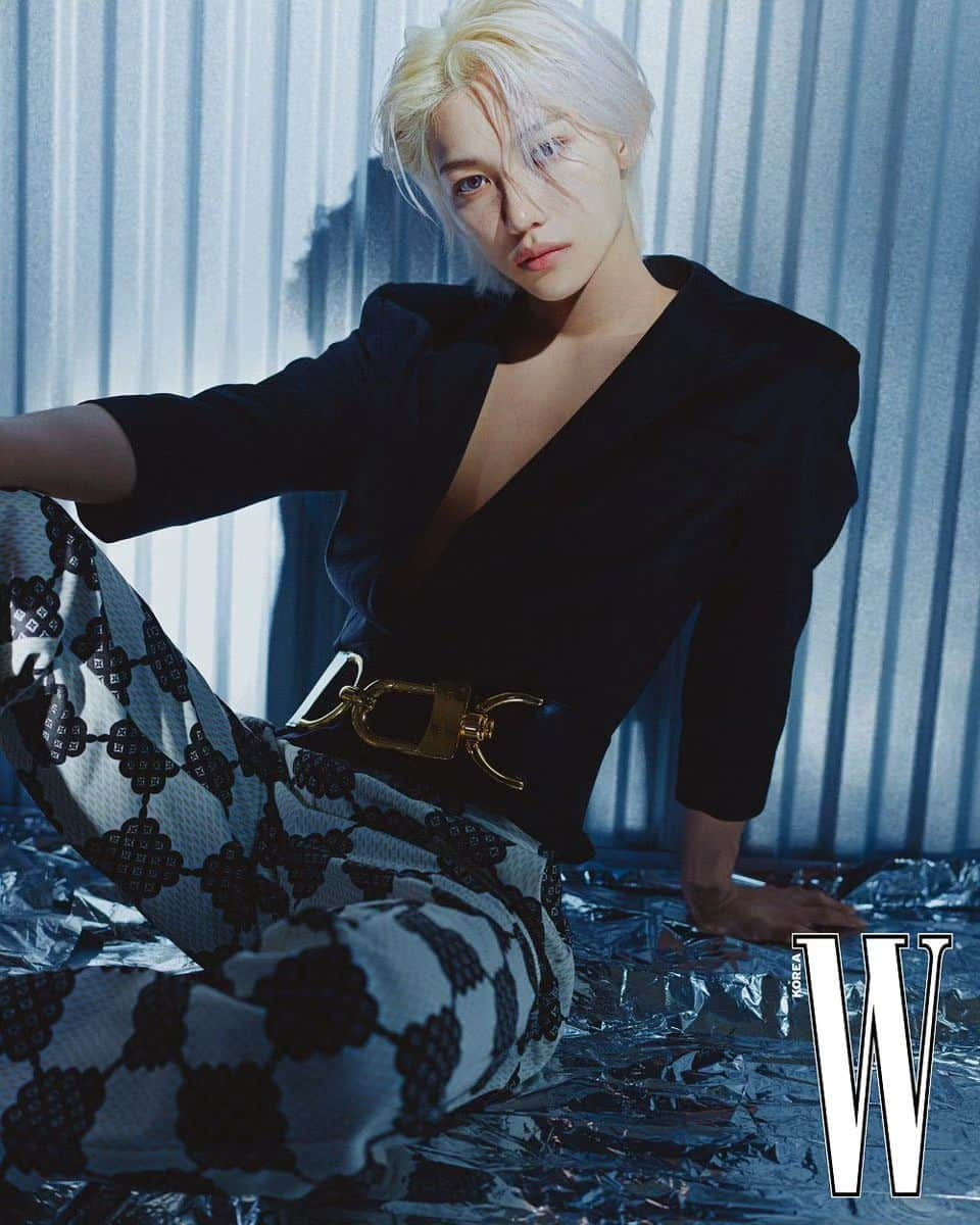 フェリックスのインスタグラム：「#felix pre-release pic for the November 2023 issue of W Korea, he will have 6 pages feature!! More pictures coming soon 🫶 Magazine release date: 23.10.23」