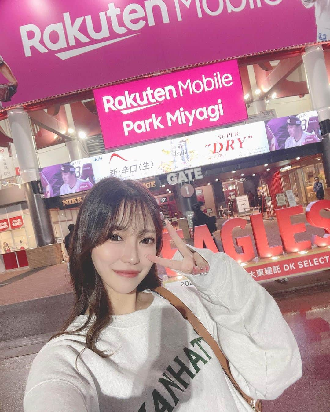 福井柑奈のインスタグラム：「♡  初仙台🐶牛タン牛タン牛タン  の前に 楽天モバイルパーク宮城⚾️ 行ってきたよーーーん。 ずっと行きたかったんだーー。 雰囲気さいこうでした💕 楽天に推し作らなきゃ！ 観覧車🎡乗りたかったなぁ笑  牛タンが食べたかったのである👅 分厚い😳美味しすぎる もちろんテールスープも飲んだよ  あとはね、寒かったです⛄️笑 私の中では冬でした☃️♡  #楽天モバイルパーク宮城 #楽天イーグルス #楽天生命パーク宮城 #仙台 #宮城 #仙台観光 #牛タン #牛タン専門店 #一仙 #仙台グルメ #❤️#foodie #japan #japanesefood #japantravel #travel #sendai #baseball #igtravel #igfood #igjapan #instagood #instalike #love #girls #girlstrip #followme #⚾️」