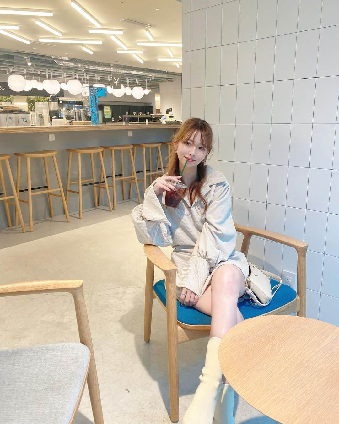 Licaさんのインスタグラム写真 - (LicaInstagram)「韓国のvlog観てるとコーヒー飲みたくなるんだけど、カフェインが苦手なんだよなぁ🫨 . カフェインに強くなりたい🫡 . #韓国ヘア #韓国メイク  #韓国ファッション #sサイズファッション #sサイズコーデ #Y2K  #일상#일상기록#일상그램#먹스타그램#냠냠#카페스타그램 #qoo10 #qoo10アンバサダー」10月16日 17時08分 - lica829