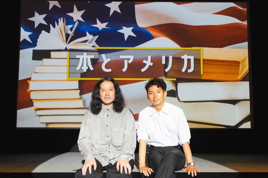 綾部祐二のインスタグラム：「久しぶりに先生と楽しくお喋りできました👍👍 トークライブを見逃した方は配信でご覧ください！ ストーリーのリンクから飛べます！  「ピーストークライブ ～本とアメリカ～」 オンラインチケット2000円 見逃し視聴は10/22(日) 16:00まで！ 販売は10/22(日) 12:00まで！」