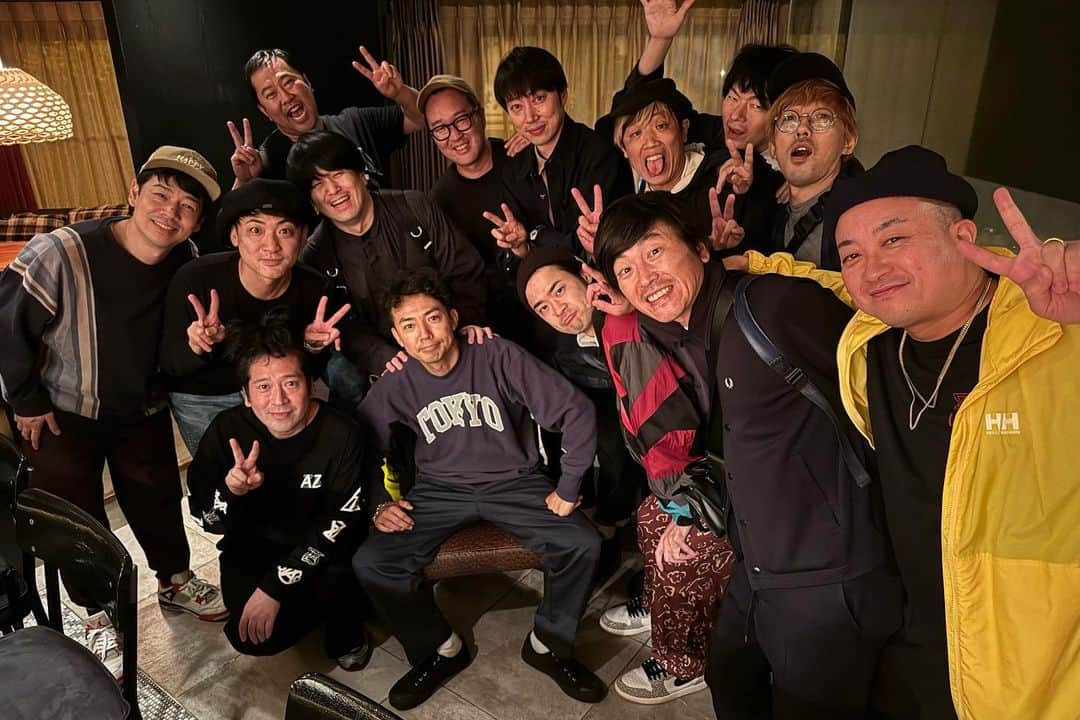 綾部祐二さんのインスタグラム写真 - (綾部祐二Instagram)「久しぶりに先生と楽しくお喋りできました👍👍 トークライブを見逃した方は配信でご覧ください！ ストーリーのリンクから飛べます！  「ピーストークライブ ～本とアメリカ～」 オンラインチケット2000円 見逃し視聴は10/22(日) 16:00まで！ 販売は10/22(日) 12:00まで！」10月16日 17時11分 - yujiayabe