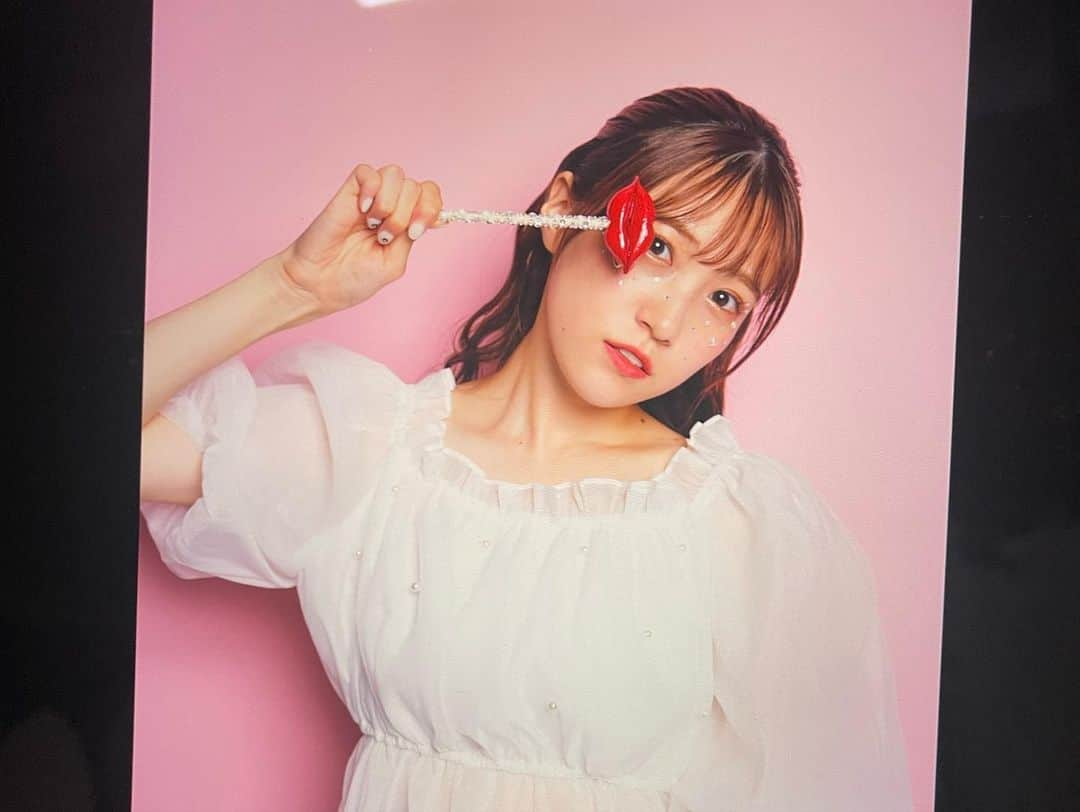 坂本 愛玲菜さんのインスタグラム写真 - (坂本 愛玲菜Instagram)「2024年カレンダー発売中💋」10月16日 17時13分 - erena_hkt48