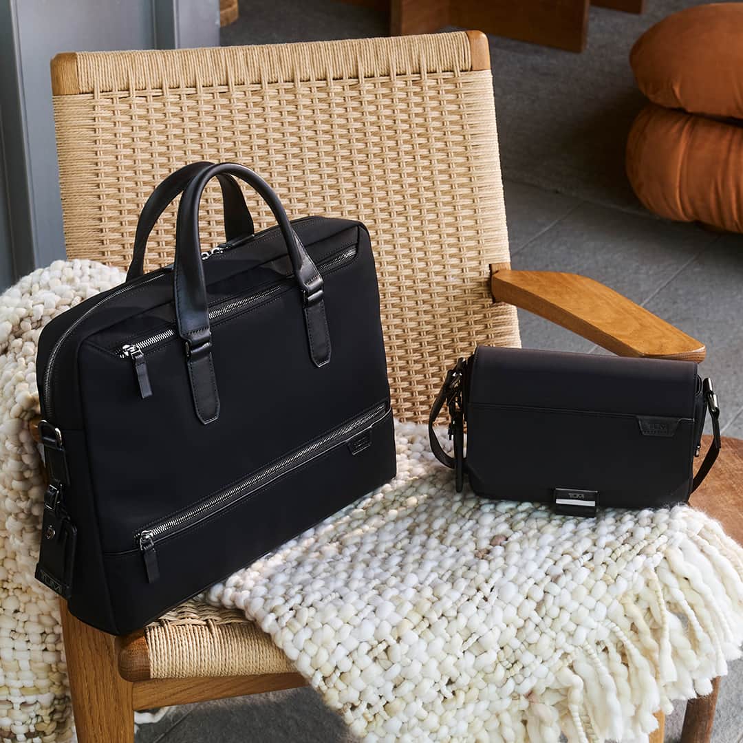 トゥミのインスタグラム：「The Avondale Brief and Asia exclusive, Parson Crossbody, leave a lasting impression with the timeless and clean silhouettes signature to the Harrison collection.   #TUMI」