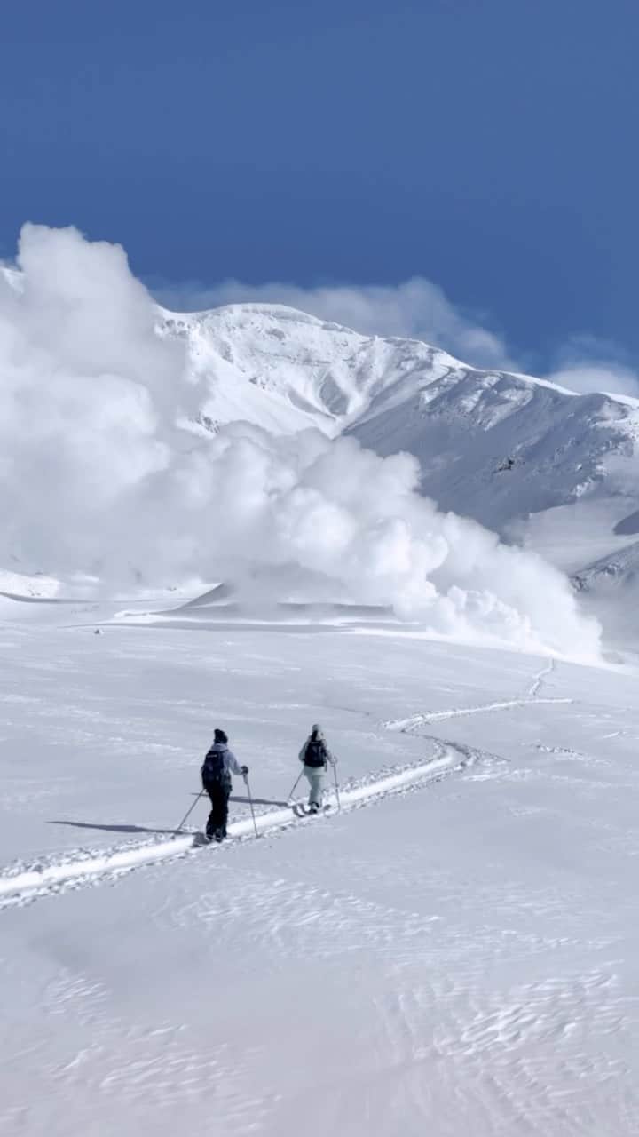 のインスタグラム：「📍Asahidake, Japan.  Backcountry ski touring requires plenty of planing and preparation, not to mention the right gear. Take a look through @reimikusunoki bag of essentials as she preps for a day on the mountain with @kareniwadare」
