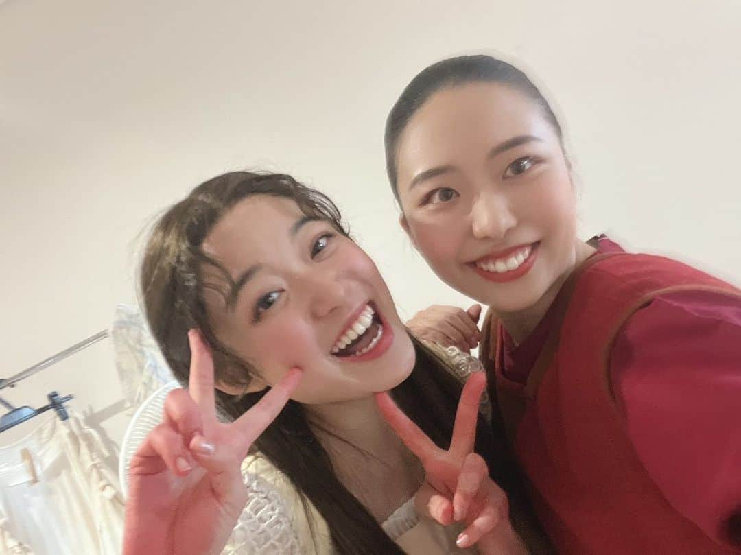 藤野涼子さんのインスタグラム写真 - (藤野涼子Instagram)「舞台「ロミオとジュリエット」 愛知公演、ありがとうございました☺️ ガールズ達と写真が撮れた〜〜っっ、嬉しい♪  あと4公演か… 真夏に始まった稽古からカーディガンを着ないといけない季節に移り変わって、なんだかあっという間に冬になってしまいそう。。。  #2023ロミオとジュリエット」10月16日 8時26分 - ryoko_fujino_official