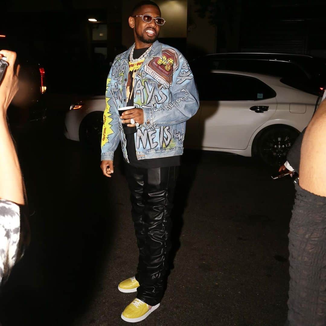 ファボラスのインスタグラム：「The big dogs is out.. better grab up ya poodles! 🐾 🐩  #VMAsAfterPartyCrasher」