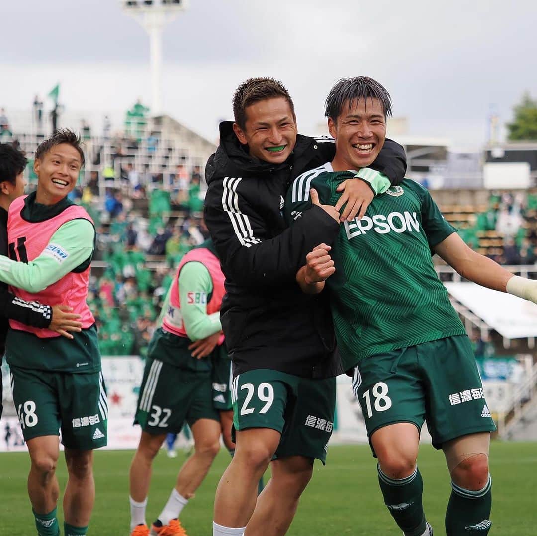松本山雅FCさんのインスタグラム写真 - (松本山雅FCInstagram)「2023.10.15 Meiji Yasuda J3 League Matchweek 31 Matsumoto 1-0 Nagano #松本山雅fc #matsumotoyamaga #yamaga #OneSoul #野澤零温」10月16日 9時26分 - matsumoto.yamagafc