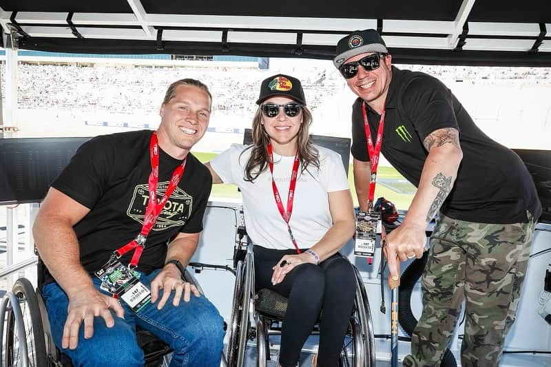 アラナ・ニコルズさんのインスタグラム写真 - (アラナ・ニコルズInstagram)「Such a fun day watching racing from the @nascar Mobility Pit Box!  That was a dream experience for me as a wheelchair user and race fan. All because of a few kind individuals that wanted to make it possible for EVERYONE to have the best race watching experience EVER.   I love that energy and the forward thinking of our friends at @toyotaracing thanks for putting inclusion into stock car racing. 💨 🏁   That was SO fun!  @teamtoyota #letsgoplaces @martintruex_jr @swilloughby91_ @roytuscany」10月16日 9時33分 - alanathejane