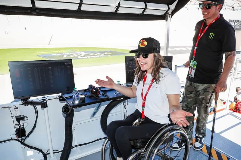 アラナ・ニコルズさんのインスタグラム写真 - (アラナ・ニコルズInstagram)「Such a fun day watching racing from the @nascar Mobility Pit Box!  That was a dream experience for me as a wheelchair user and race fan. All because of a few kind individuals that wanted to make it possible for EVERYONE to have the best race watching experience EVER.   I love that energy and the forward thinking of our friends at @toyotaracing thanks for putting inclusion into stock car racing. 💨 🏁   That was SO fun!  @teamtoyota #letsgoplaces @martintruex_jr @swilloughby91_ @roytuscany」10月16日 9時33分 - alanathejane