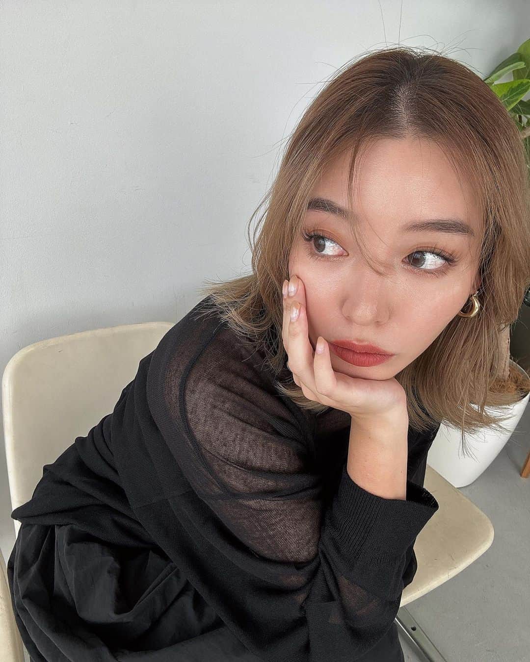 happyyopyさんのインスタグラム写真 - (happyyopyInstagram)「ねね、見て〜っ👀✨ 上から見てもまつ毛キレイで テンション上がる🔥  今回ラッシュリフトとフットネイルを 同時施術してもらったのですごく助かりました😌✨ 同時施術って信頼度ないと任せられないけど @qlicca は技術や丁寧さがあるから 安心して任せられるの🤎  ラッシュリフトはオーガニック活性ケラチン&保湿トリートメントで自まつ毛に栄養を与えながらやるので まつ毛が生き生きして 毎回当ててるのにキレイなっていくの。 ちなみに今回眉毛はやってないけど かなり持ちがいいからいまだにキレイなんだよね🥺✨  今回のフットネイルは シンプルだけど個性的なカラーで🤎 可愛いからハンドにもやりたい🥺  #よぴ_ねいる #qlicca #クリカ #クリカ中目黒 #クリカ経堂 #ラッシュリフト #まつ毛パーマ #l3リフト #中目黒まつ毛パーマ #マツパ #まつ毛パーマデザイン#natsuまつ毛 #ラッシュリフトデザイン #まつげパーマ #まつぱ #中目黒まつ毛パーマ #ラッシュリフト中目黒 #中目黒ネイルサロン #シンプルネイル #フットネイル #秋ネイル #ブラウンネイル #ブラウンミラーネイル #ミラーネイル #simplenails #brownnails #footnail #mirrornails #autumnnails」10月16日 9時35分 - happyyopy
