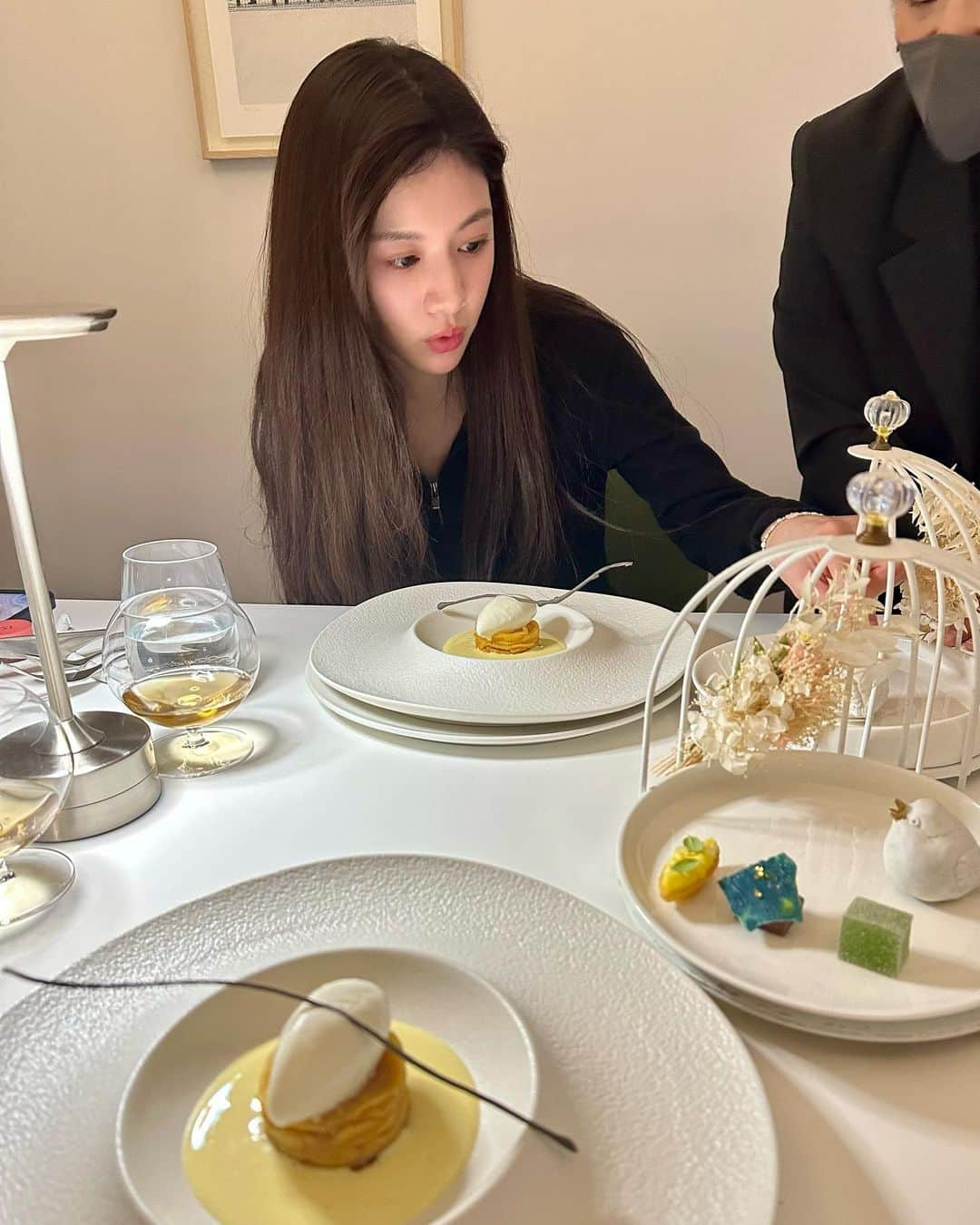 イ・シヨンさんのインスタグラム写真 - (イ・シヨンInstagram)「🍽️ 4시간 수다를 떨어도 젤 재밌는건 윤정이 얼굴이네✨😍💃🏻」10月16日 9時42分 - leesiyoung38