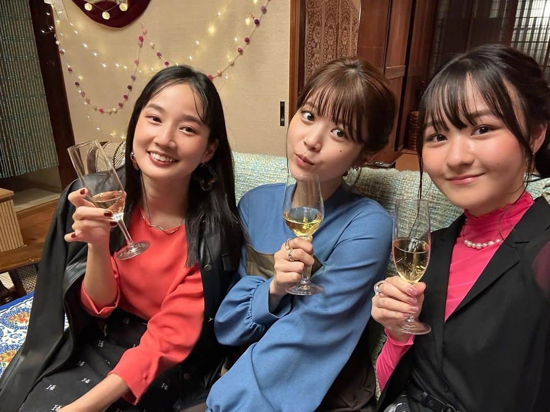 高嶋香帆のインスタグラム：「出演のお知らせです🌟  本日放送のテレビ東京「けむたい姉とずるい妹」2話に出演しております☺️  10/16 23:06〜放送 是非ご覧下さいませっ」