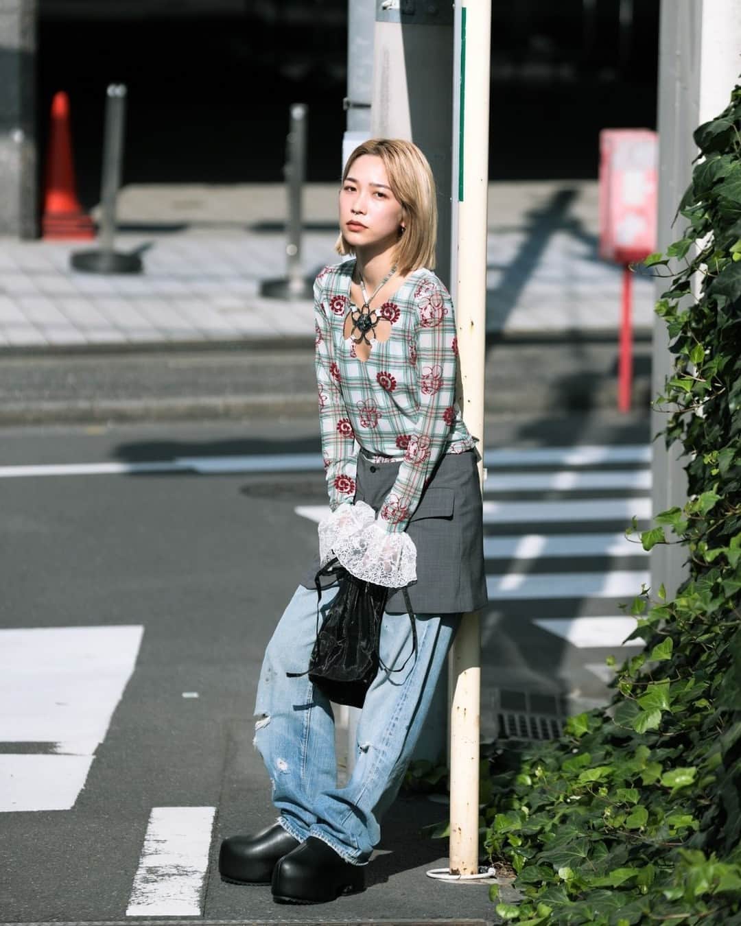 のインスタグラム：「Name: Rei Sakaide⁠ Age: 28⁠ Occupation: k3 press⁠ ⁠ Tops #ChopovaLowena⁠ Pants #vintage⁠ Skirt #GVGV⁠ Bag #matemono⁠ Shoes #YUMEYUME⁠ ⁠ Photo by @onokoro0710⁠ ⁠ #スナップ_fs #fashionsnap #fashionsnap_women」