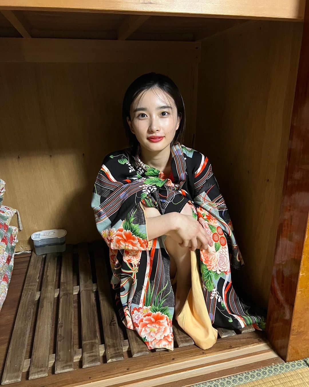 安部乙のインスタグラム：「座敷童子風オフショット📷 こんな衣装も着ました笑」