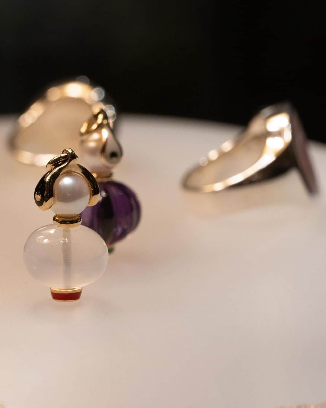 Hirotaka Jewelryのインスタグラム：「“BIRD OF PARADISE” WHITE AGATE CHARM EARRING #hirotakajewelry」