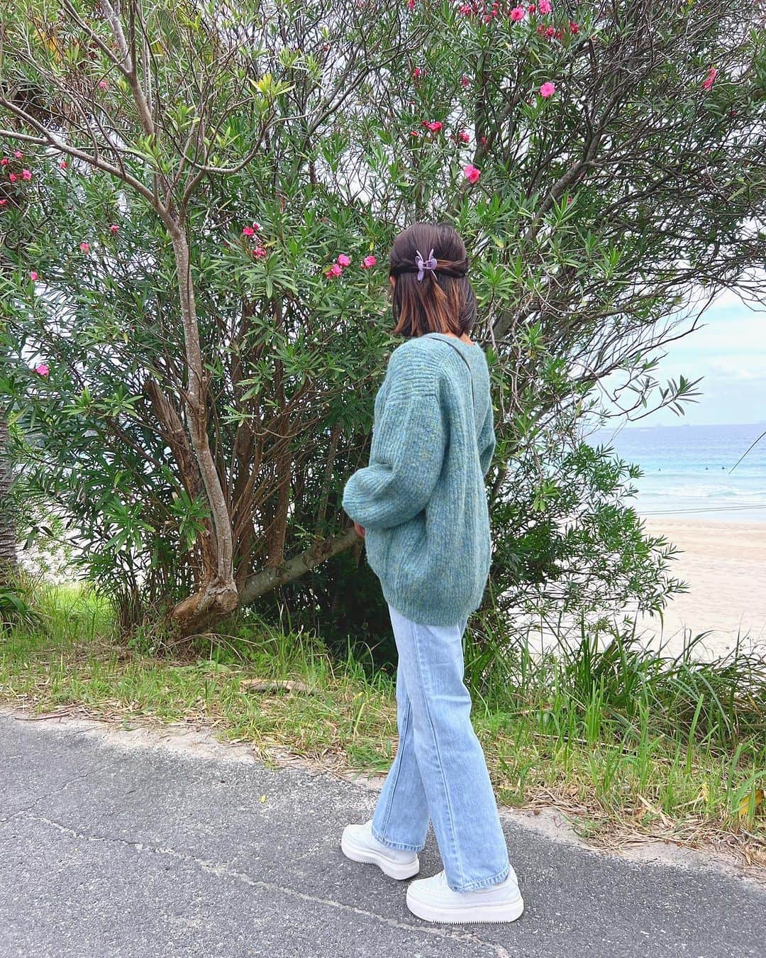 のインスタグラム：「おはようございます☀️ 心地よい気温です🌿✨✨  ミックスカラーニットカーディガン🩵  グリーン系ミックスカラー グレー系ミックスカラー どちらも、チクチクしないので 今の時期だったら半袖やタンクの上に羽織っても着心地良く着られます♡ 両ポケット♡  #pinkmafia #pinkmafiasmd #izu #shimoda」