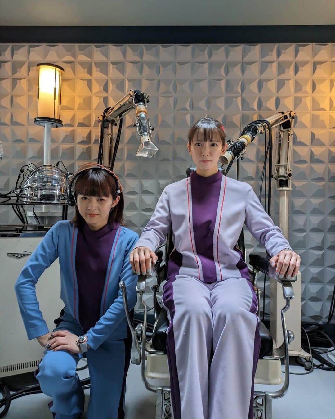 吉岡里帆のインスタグラム：「明日は"時をかけるな、恋人たち" 第2話⌚️🛸  23世紀について教えてくれる先生、天野さん♡ タイムパトロール本格始動します!  @marikaito_official  @kadora_11   #ドラマ　#時をかけるな恋人たち  #トキコイ」