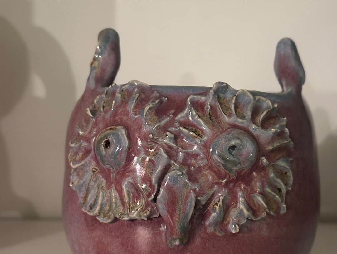 ビジー・フィリップスさんのインスタグラム写真 - (ビジー・フィリップスInstagram)「THE CERAMICS UPDATE I PROMISED AND NO ONE ASKED FOR…  1. the menagerie is growing and these babies are waiting for a final glaze-PUGpot is a bday gift for my nephew Bob and the two mushroom menorahs are already taken! open to selling anything else 2. Finished pig pots waiting for their new homes and acting VERY CLIQUEY towards eachother WHICH I HAVE SPOKEN TO THEM ABOUT.  3. a crab and an owl, ready to hold some things FOR YOU. 4. well, ACTUALLY this crab is for @chrissybchrissy but there will be more.  5. 👀 the owl might be taken too.  6. oh shit i made a plate! a slightly aggressive plate!! Also it’s hard to throw a plate!  7. a mushroom xmas ornament and a finished pig resting in fresh air  8. here you can see the plate in its entirety i mean you can see the whole thing. its is like a legit v. weird plate that you could eat off.  9. & 10. a gold tattooed pig pot🌟3rd firing my babies get into it.  ❤️🌟🍁🌏✔️💯🤷‍♀️✨👀 i don’t know. life is hard. make whatever weird shit makes you laugh, i guess? i’m gonna figure out how to sell some of these for charity soon i promise and in the meantime, maybe i’ll set up a mailing list but that might be difficult for me to figure out but maybe @instacais can? or Kirsten? i don’t know! Fun!!」10月16日 10時44分 - busyphilipps