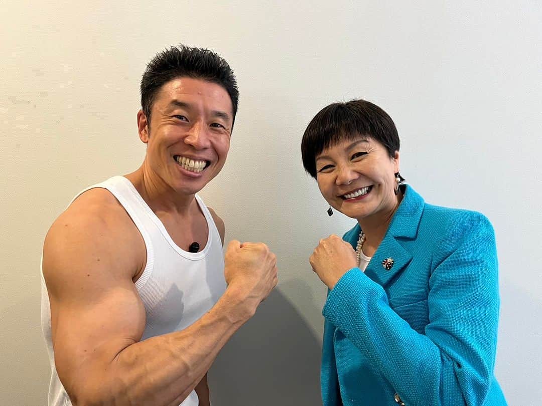 山本華世のインスタグラム：「変わらなきゃいけない会社の新しい風を感じるトークショーでした。なかやまきんに君は福岡出身、ポジティブな話しと爽やかな笑顔で癒され、元気もらいました。『笑顔』ちゃっちゃくち ゃら大事‼️」