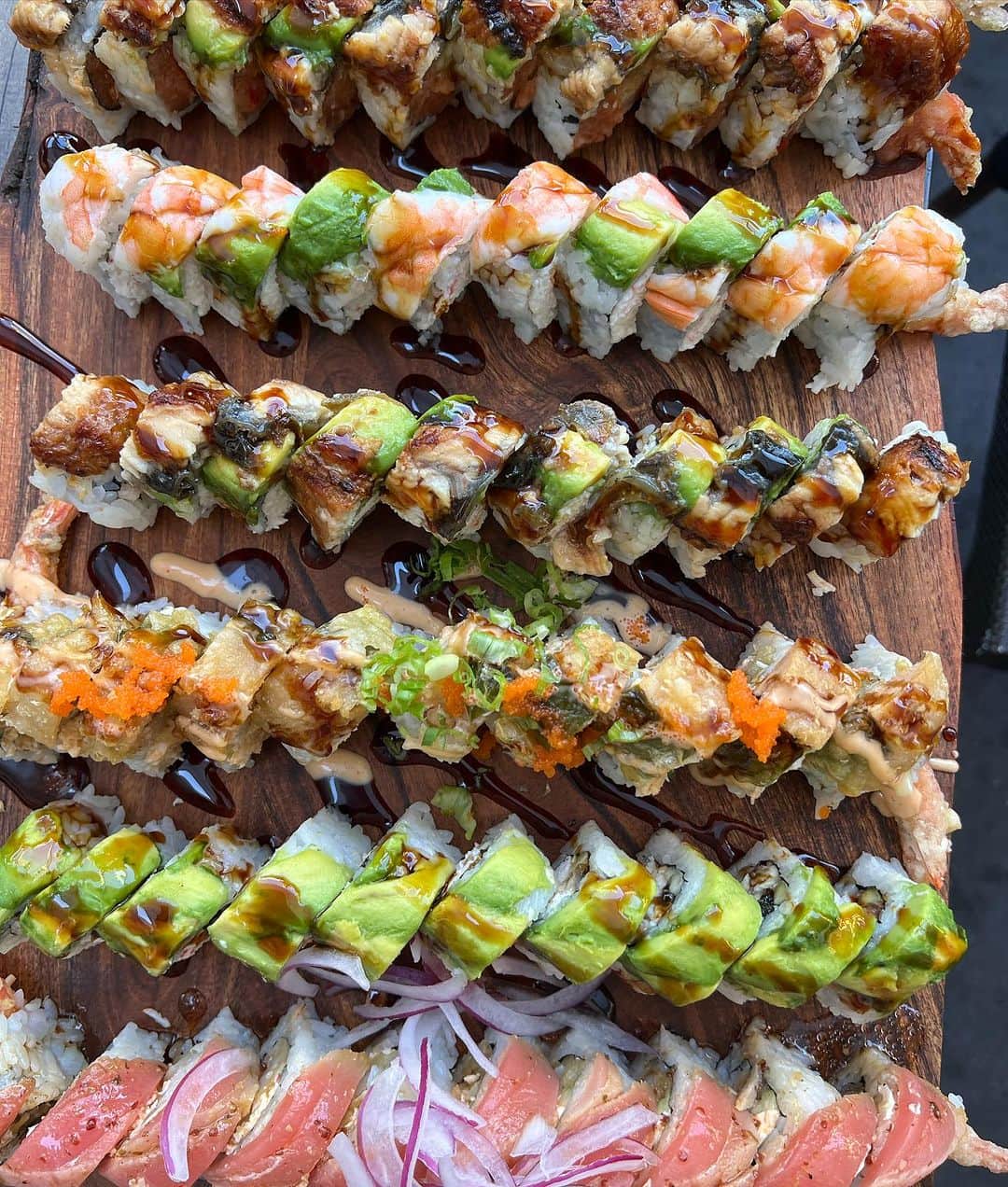 ライナ・ホワンさんのインスタグラム写真 - (ライナ・ホワンInstagram)「Think you and a friend can take on 100 pcs of sushi 🍣?! Try this out at @aburisushibuenapark and get the meal free + 4 AYCE passes 👀   Watch my video here —> https://youtu.be/0-bRGtMesRc?si=FTpM5j9DSKGWy4kN」10月16日 11時13分 - rainaiscrazy