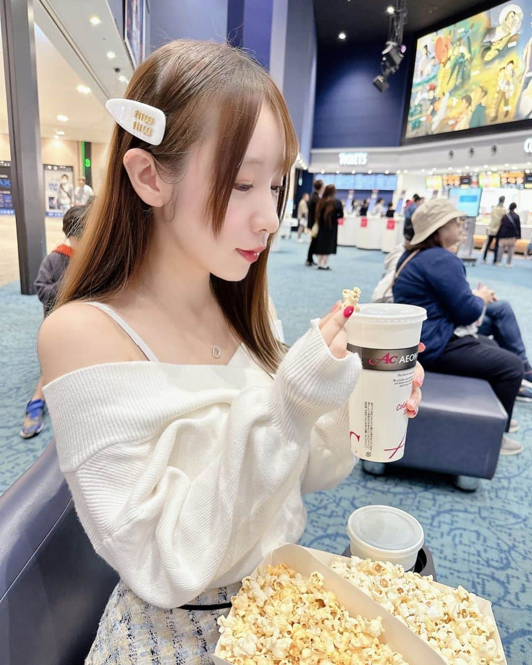 陽多マリィさんのインスタグラム写真 - (陽多マリィInstagram)「＊ 夢中で食べてる彼女🍿  #アイドル #ไอดอล #idola #jepang #Ídolo #diminuto #bonita #偶像 #可爱 #萌 #japaneseidol #japanesegirl #地下アイドル #美男美女と繋がりたい#自撮り #自撮り女子 #自撮り界隈  #自発ください  #いいね返し #太もも #ふともも  #アイドル #idol #メイド #meido #セルカ#meidocafe#japaneseidol #japanesegirl #followme #l4l  #隠しきれないヲタク #隠しきれないオタク」10月16日 11時24分 - mary_hida