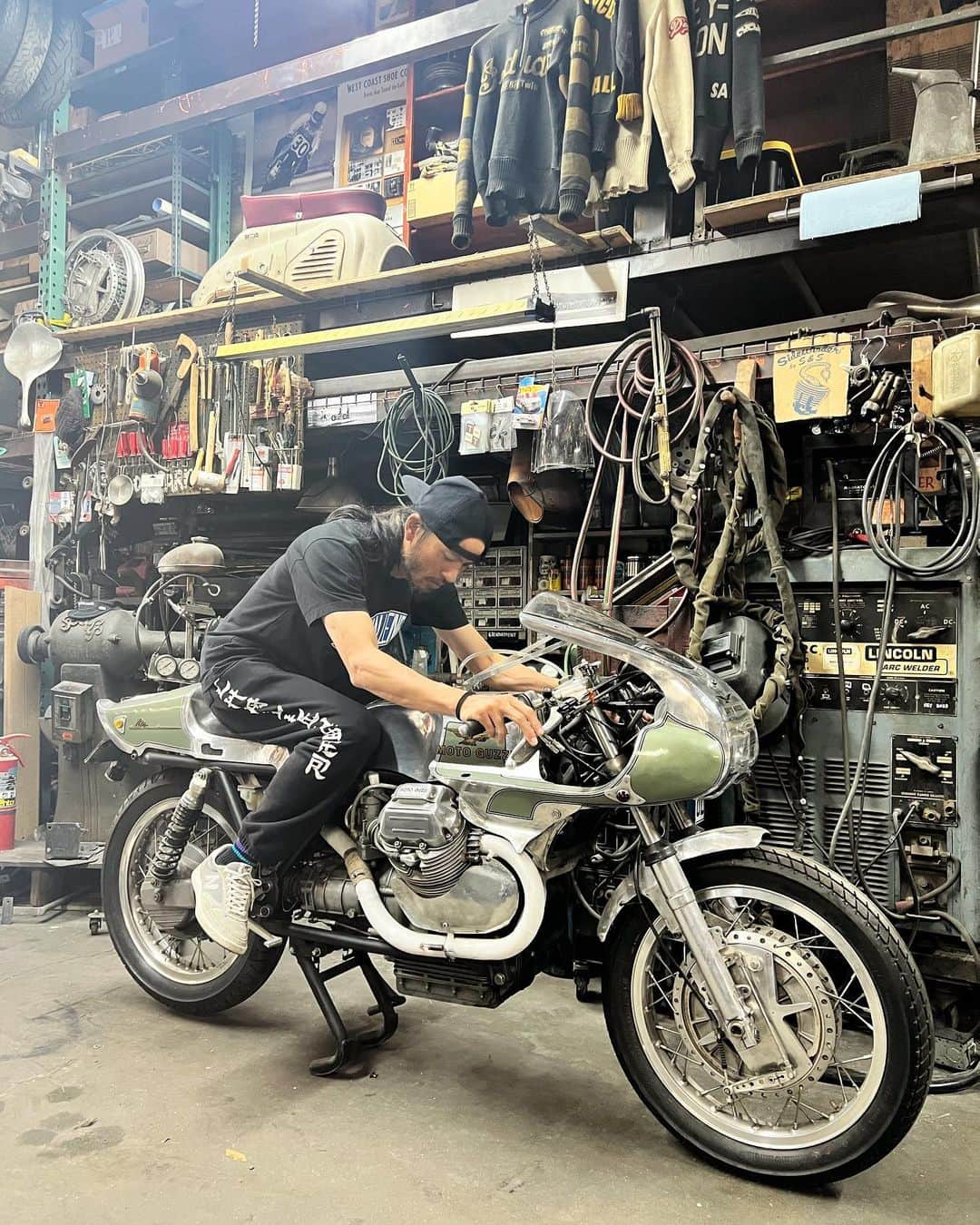 のインスタグラム：「#chabott #shinyakimura #motoguzzi」