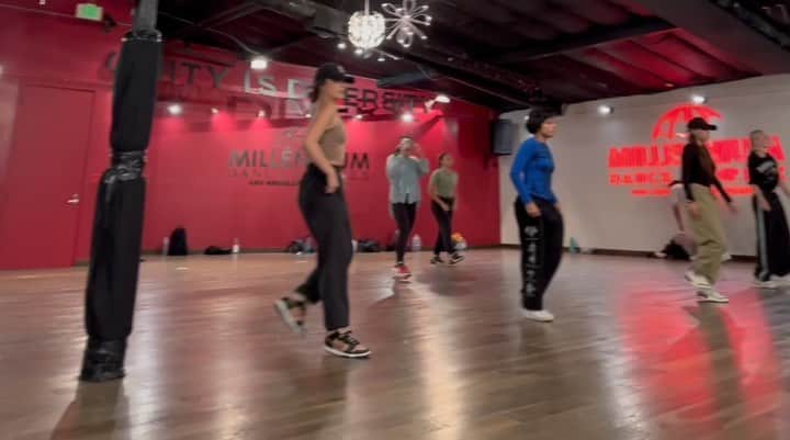 のインスタグラム：「間違えた🫥でも載せる☝️ 90分のレッスンが5分に感じる🧠  👤@seewiggins   #dance #la #cjd_riona」