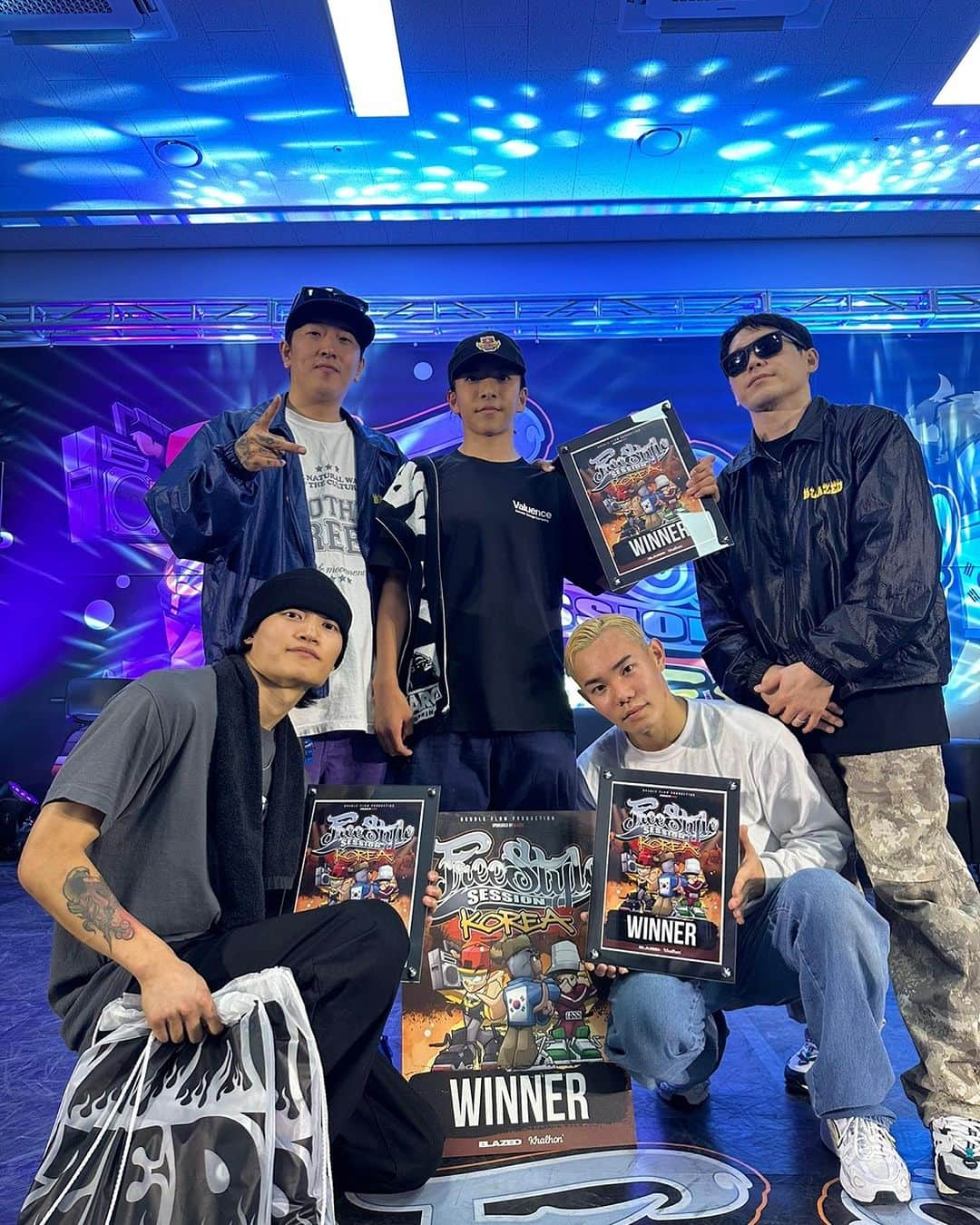 飯沼月光さんのインスタグラム写真 - (飯沼月光Instagram)「We got it🔥🔥🔥 With @bboy_isaki @dsleeprothko  @brothergreen_official  Thank you so much🙏 See you soon🇺🇸  #xlarge #valuence #redbull」10月16日 11時24分 - bboy_tsukki