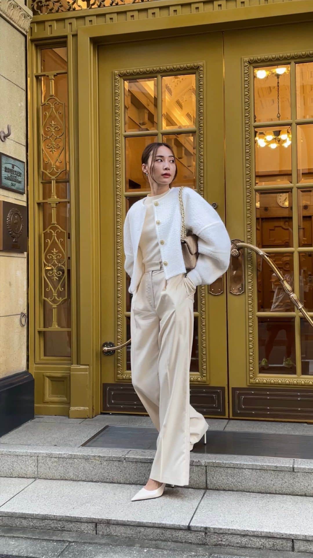 デュラスアンビエントのインスタグラム：「𝐀𝐌𝐁𝐈𝐄𝐍𝐓 × 𝐊𝐄𝐈𝐂𝐀 𝐍𝐀𝐊𝐀𝐒𝐇𝐈𝐌𝐀 𝟤𝟢𝟤𝟥 𝖠/𝖶 𝖲𝖯𝖤𝖢𝖨𝖠𝖫 𝖢𝖮𝖫𝖫𝖠𝖡𝖮𝖱𝖠𝖳𝖨𝖮𝖭 𝖵𝖮𝖫.𝟤  #ツイードジャケット <Off white, Green, Navy>  品よくチャーミングに着映えるツイードジャケット。  ややハリを持たせた単色のツイード生地に、クラシカルな金ボタンがきらり。  袖には同色のパイピングを施し、さり気ないアクセントを加えました。  丸みのあるボリューム袖に、コンパクトな着丈がバランス良く、愛らしいシルエットを叶えます。  💡コラボ第二弾アイテムを詳しくご紹介した特集ページはサイトTOPページよりご覧頂けます。 ＿＿＿＿＿＿＿＿＿＿＿ ✔︎ @ambient_styling #AMBIENT #ambient_official #ambientstyle #アンビエント #23aw #コラボ #中島ケイカ」