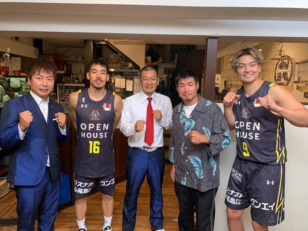 長谷川穂積のインスタグラム：「本日有吉ゼミです 大食いしてます」