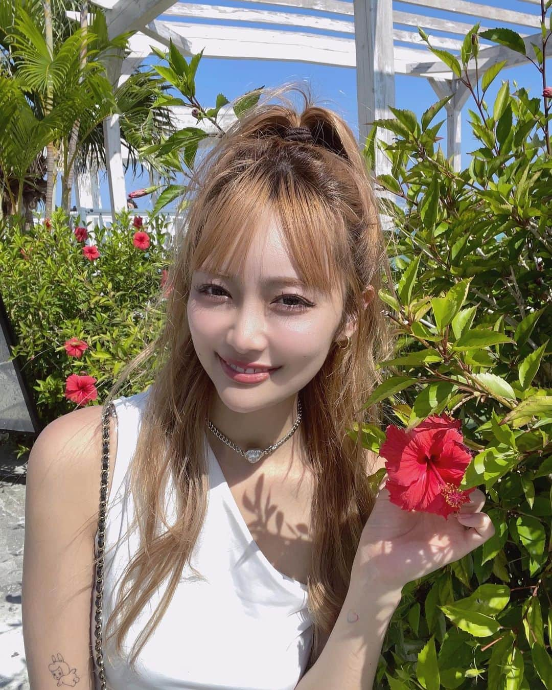 みうらうみのインスタグラム：「🌺🌺🌺  #おきなわ #沖縄 #okinawa」