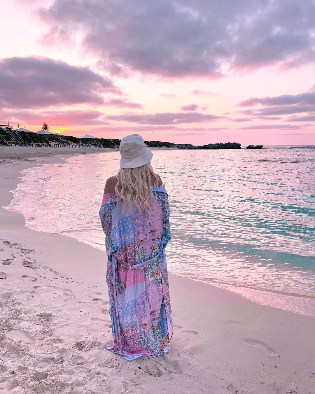 さんのインスタグラム写真 - (Instagram)「Cosy in this pastel perfect robe 💕🩵  Details via link in bio ✨  #bohostyle #mystyle #rottnestisland #perthblogger #styleblog #islandlife」10月16日 12時04分 - gypsylovinlight