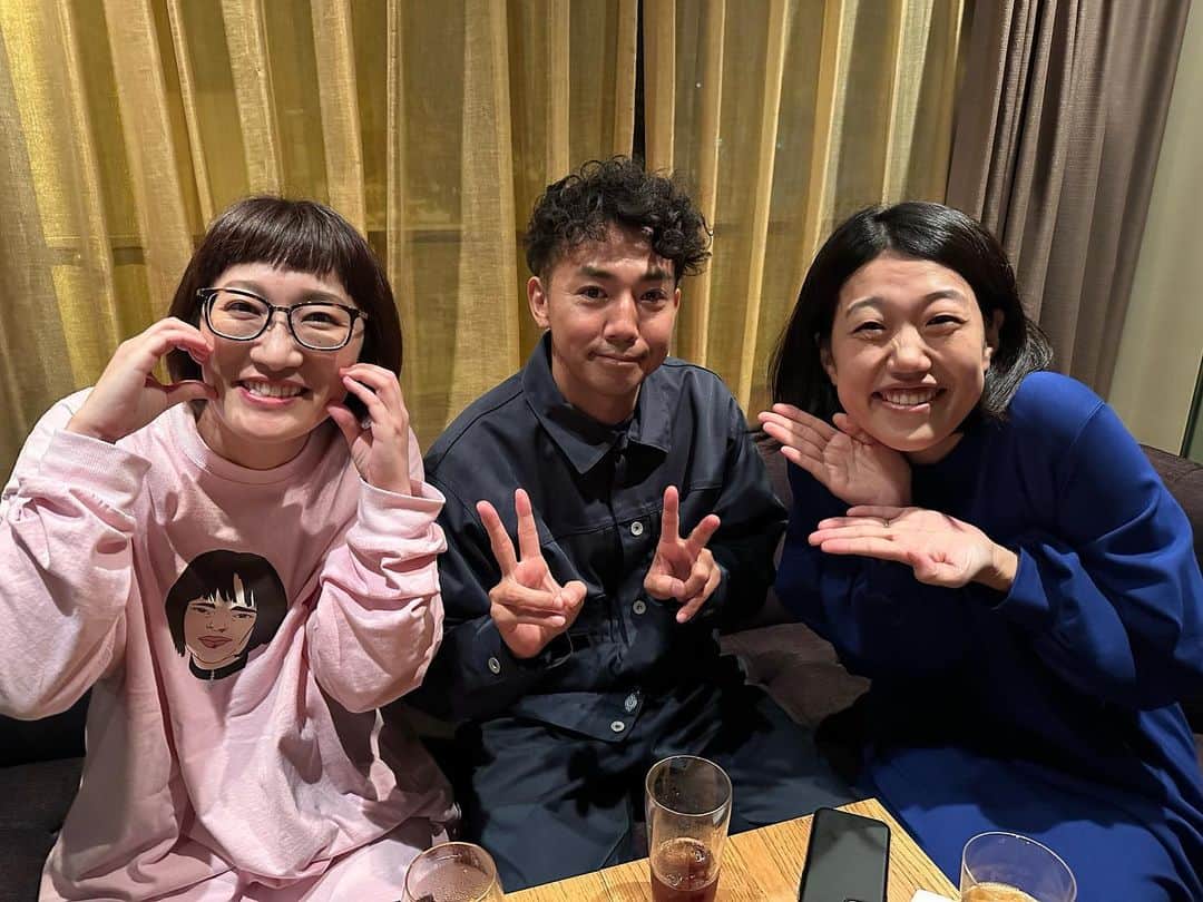 横澤夏子のインスタグラム：「#綾部さんに会えましたーー！ #とっても嬉しいーーーーー！ #私のご指導ご鞭撻先輩ですー！ #一瞬でしたが一瞬のなかに綾部さんが盛りだくさんでしたーー！ #とっても楽しかったですーーー！ #うふ！」