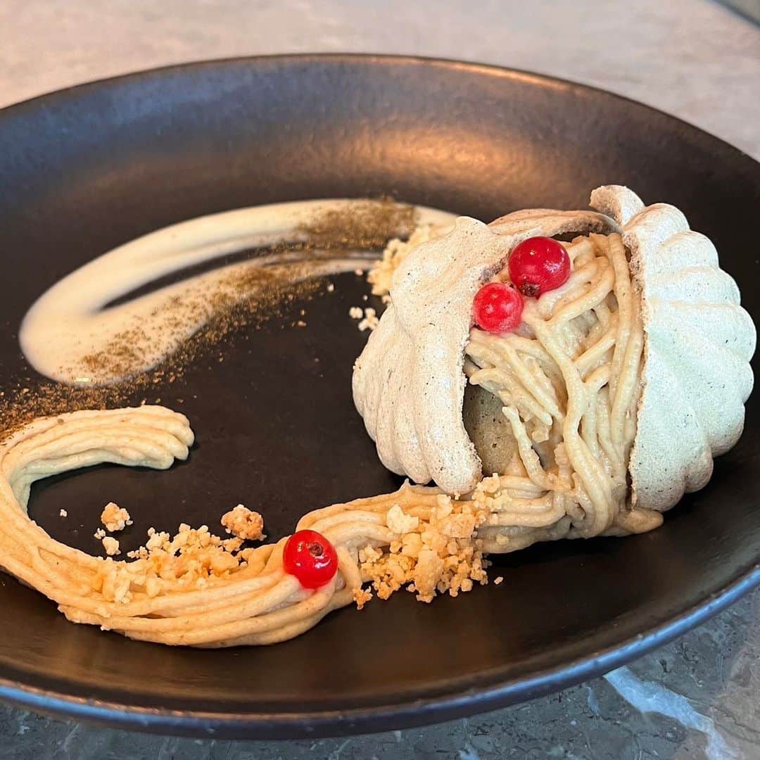 800DEGREES JAPANのインスタグラム：「* 800°DEGREES ARTISAN PIZZERIA  Our new dessert! 『Hojicha and Japanese Chestnut Mont Blanc』  This Hojicha is from kanagawa!  Click link to see full menu!  #800degreesjapan」
