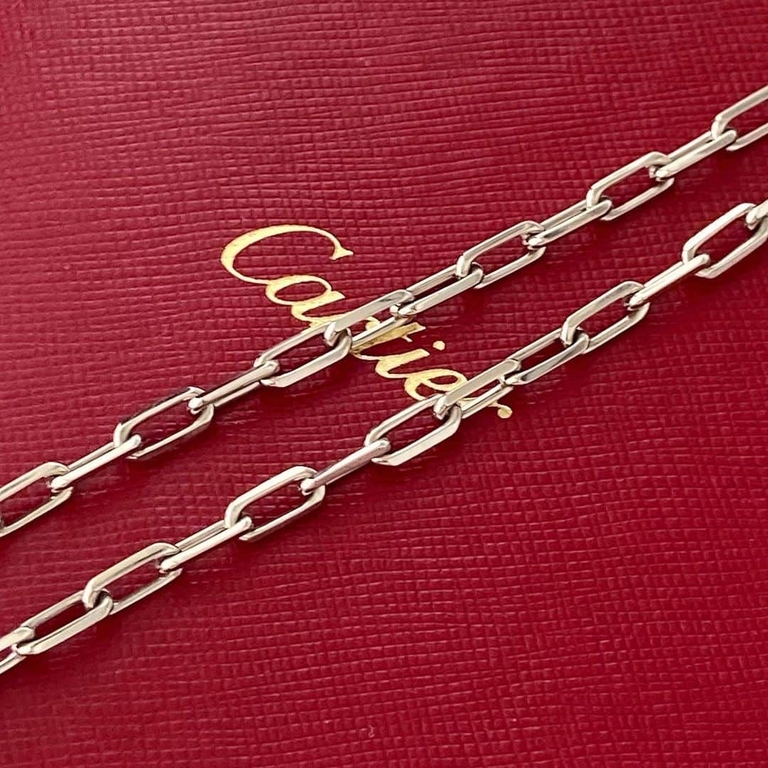 RINKAN渋谷店さんのインスタグラム写真 - (RINKAN渋谷店Instagram)「. 《 Cartier 》  MODEL : サントス 22inch ⁡ －－－－－－－－－－ー－－－－－－－－－－－－－－  商品の詳細につきましてはDM、又はお電話にてお問い合わせ下さい。 ⁡ DMやお電話からの郵送販売も可能です。 ⁡ ショッピングローンなど各種お支払い方法もご用意しておりますのでご相談下さい。 ⁡ International shipping is available. Please contact us though DM. ⁡ ⁡ 〈RINKAN SHIBUYA〉 TEL：03-5458-3050 LINE ID：@283swjhf」10月16日 12時20分 - rinkan_shibuya