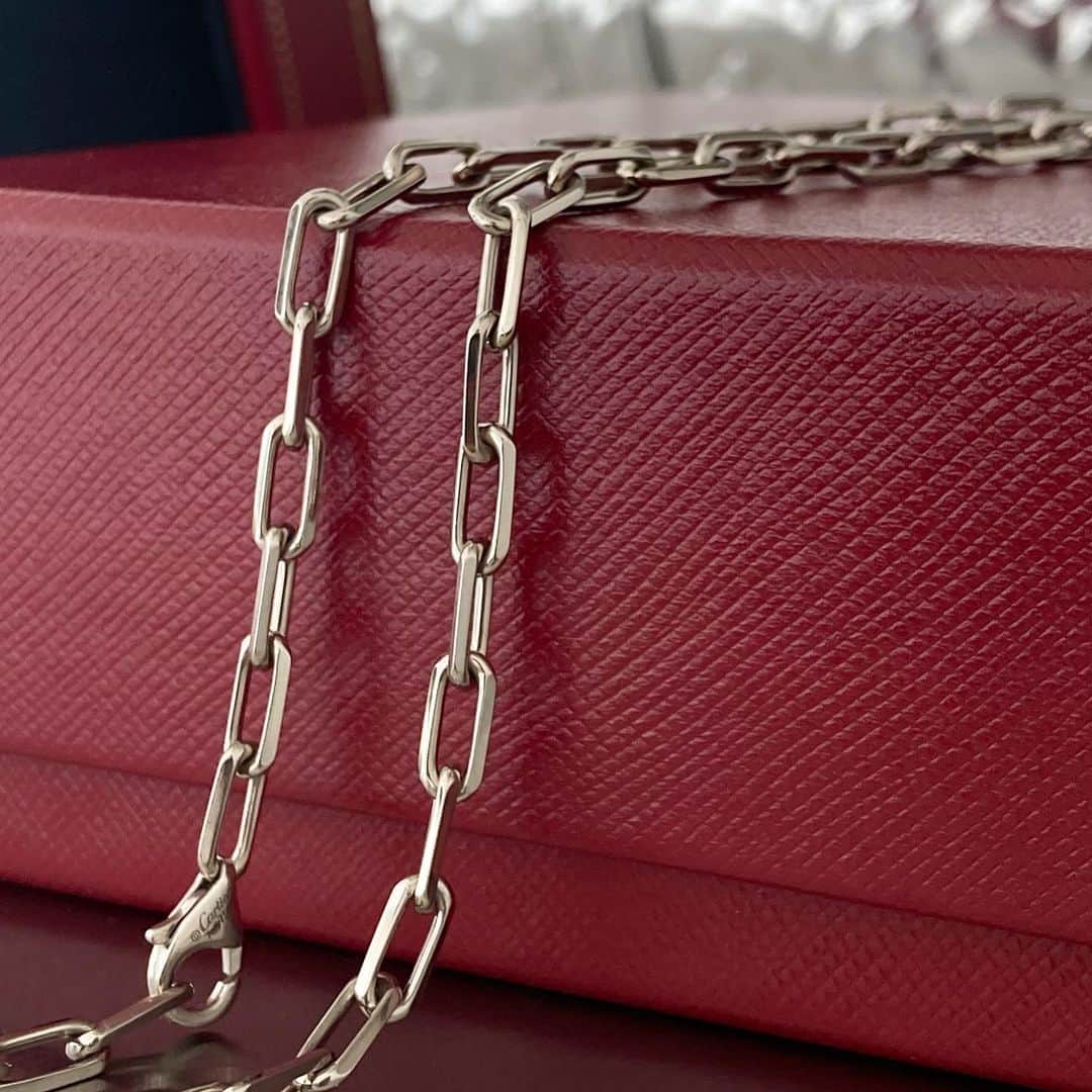 RINKAN渋谷店さんのインスタグラム写真 - (RINKAN渋谷店Instagram)「. 《 Cartier 》  MODEL : サントス 22inch ⁡ －－－－－－－－－－ー－－－－－－－－－－－－－－  商品の詳細につきましてはDM、又はお電話にてお問い合わせ下さい。 ⁡ DMやお電話からの郵送販売も可能です。 ⁡ ショッピングローンなど各種お支払い方法もご用意しておりますのでご相談下さい。 ⁡ International shipping is available. Please contact us though DM. ⁡ ⁡ 〈RINKAN SHIBUYA〉 TEL：03-5458-3050 LINE ID：@283swjhf」10月16日 12時20分 - rinkan_shibuya