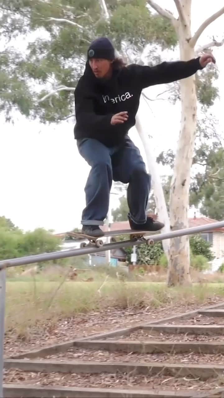 スラッシャーのインスタグラム：「🚨 @8ballr & @bobbypace_ for @santacruzskateboards premieres MONDAY on all Thrasher channels 📡」