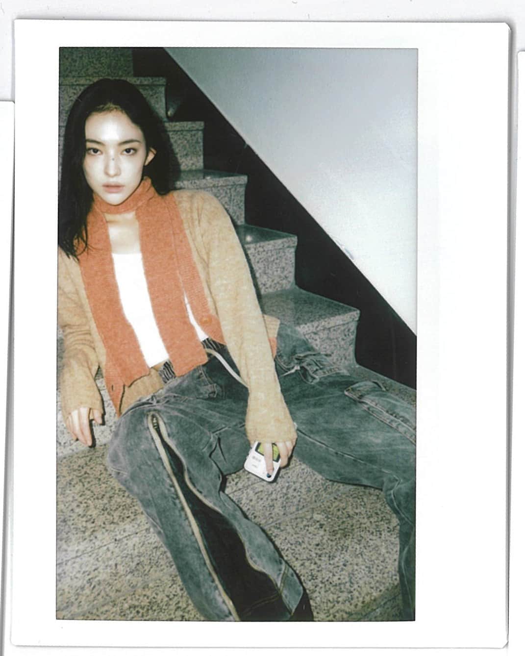 のインスタグラム：「ROSE DEPT "GARDEN IN YOUR SOUL" 🌹  일상 속 녹아든 빈티지한 매력의 3CE 23 PF COLLECTION 🌹 화보 밖, 좀 더 자연스러운 무드로 3CE 23 PF COLLECTION을 만나보세요 🖤  #3CESTYLENANDA #3CE스타일난다 #3CE #3CEFASHION #23PFCOLLECTION」