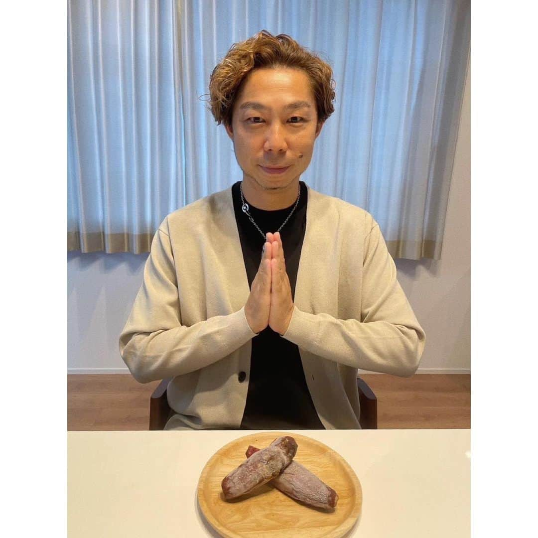 USAさんのインスタグラム写真 - (USAInstagram)「今日10月16日は世界食料デー！ 僕たちに必要不可欠な「食」についてどんな問題があるのか 少しでも考える日に。 みんなが日頃気をつけていることなど教えてください☆  #ごちそうさまチャレンジ も10月31日まで開催中！ 僕は食べきれなかった焼き芋を冷凍焼き芋でいただきました♪ 冷たくて アイスのような食感 ほどよい甘さでおいしかったです♪  ごちそうさま🙏  @jawfp_official @worldfoodprogramme  #worldfoodday #世界食料デー #1016 #ゼロハンガー #ごちそうさまチャレンジ #ごちそうさまチャレンジで飢餓をなくそう #食品ロス」10月16日 12時45分 - exileusa_danceearth