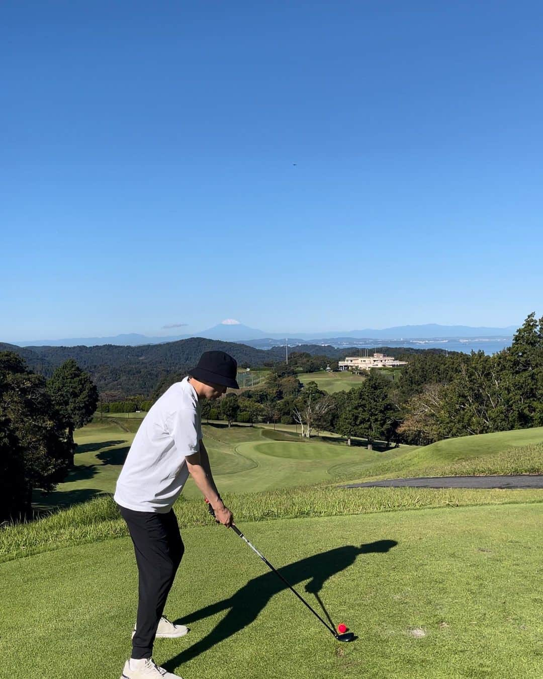 藤井達也さんのインスタグラム写真 - (藤井達也Instagram)「とくさん よっしー  とゴルフ⛳️  崖すごい高低差すごい もう辛かった💦  スコア112だったー！ #総丘カントリー倶楽部  #ゴルフ  #ゴルフ初心者」10月16日 12時47分 - fujii_tatsuya0525