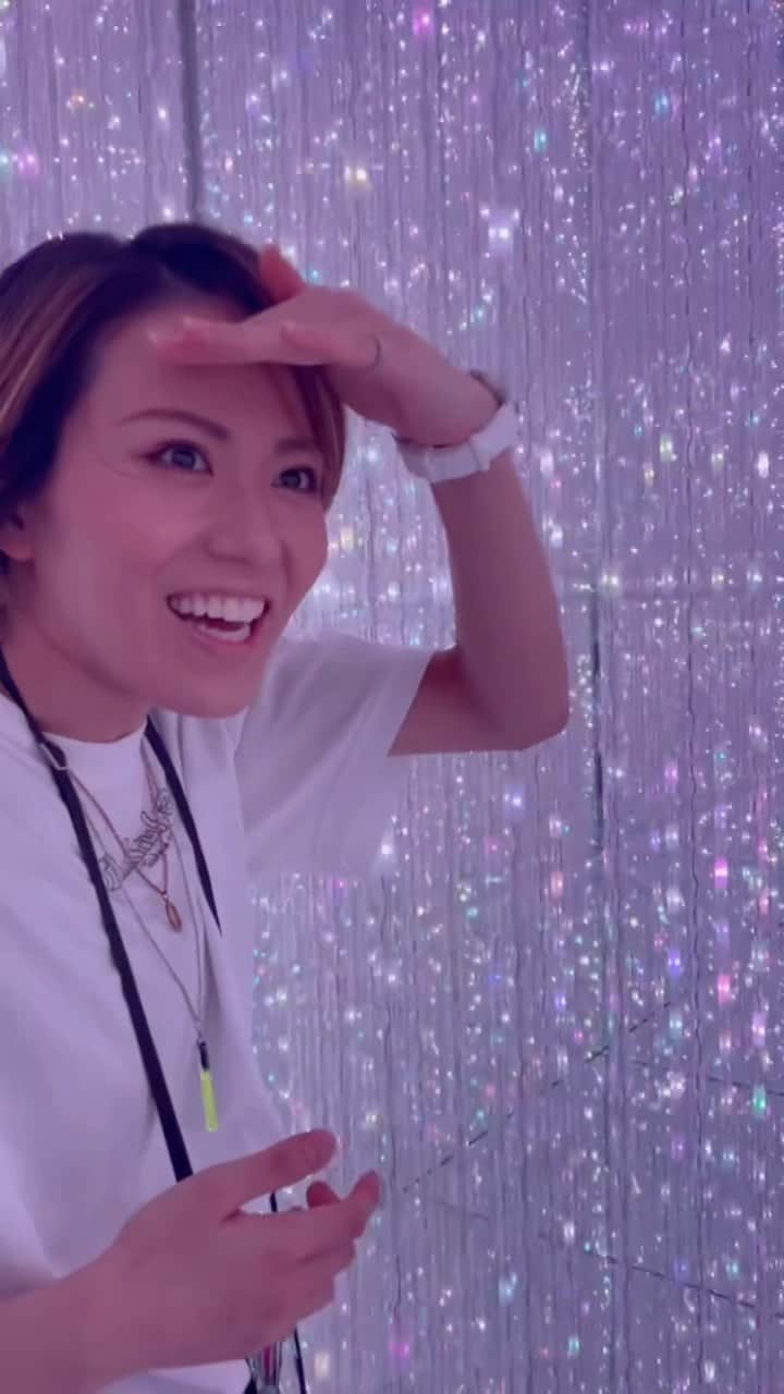 飛龍つかさのインスタグラム：「皆さま、こんにちは🐉✨ 先日、大好きな&尊敬するお二方とお出かけして参りました❣️ 斎賀みつきさん💓 林鼓子ちゃん💓 ⁡ チームラボに行って参りました！！✨ 楽しい思い出をリールという形にしてみました🤤 夢のような時間でした🥰」