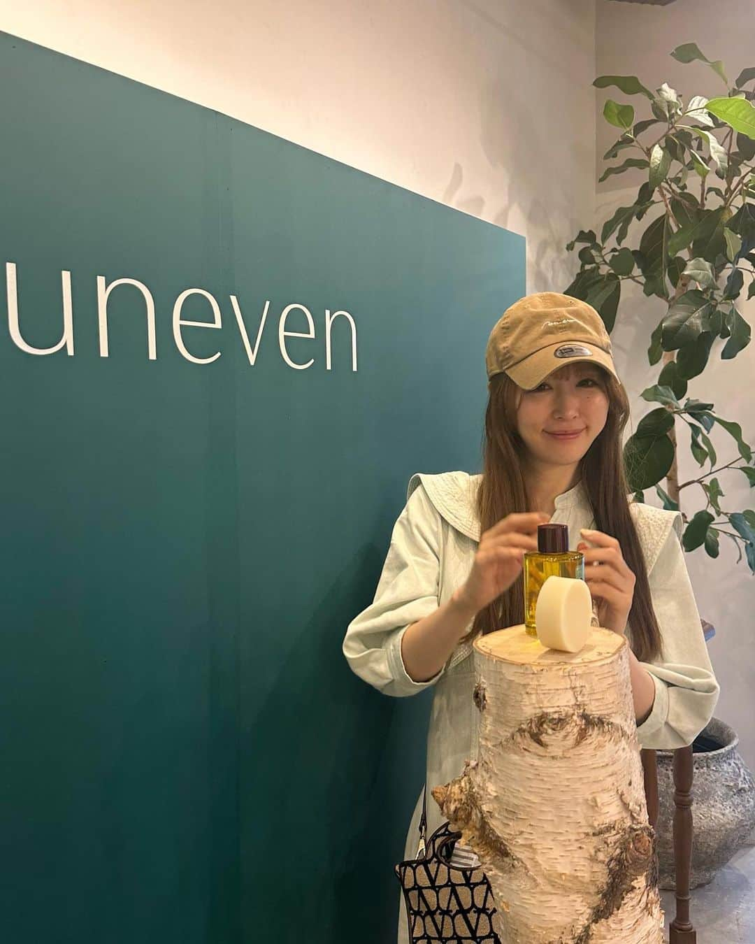 柴小聖さんのインスタグラム写真 - (柴小聖Instagram)「@uneven_jp ♡  クレンジングと毛穴ケアと保湿が1ケアでできちゃうの 朝にありがたすぎる🙏✨  #skincare #skinhealth #makeup #daily #beauty #朝洗顔 #毛穴ケア #拭き取りクレンジング」10月16日 13時00分 - konona.official