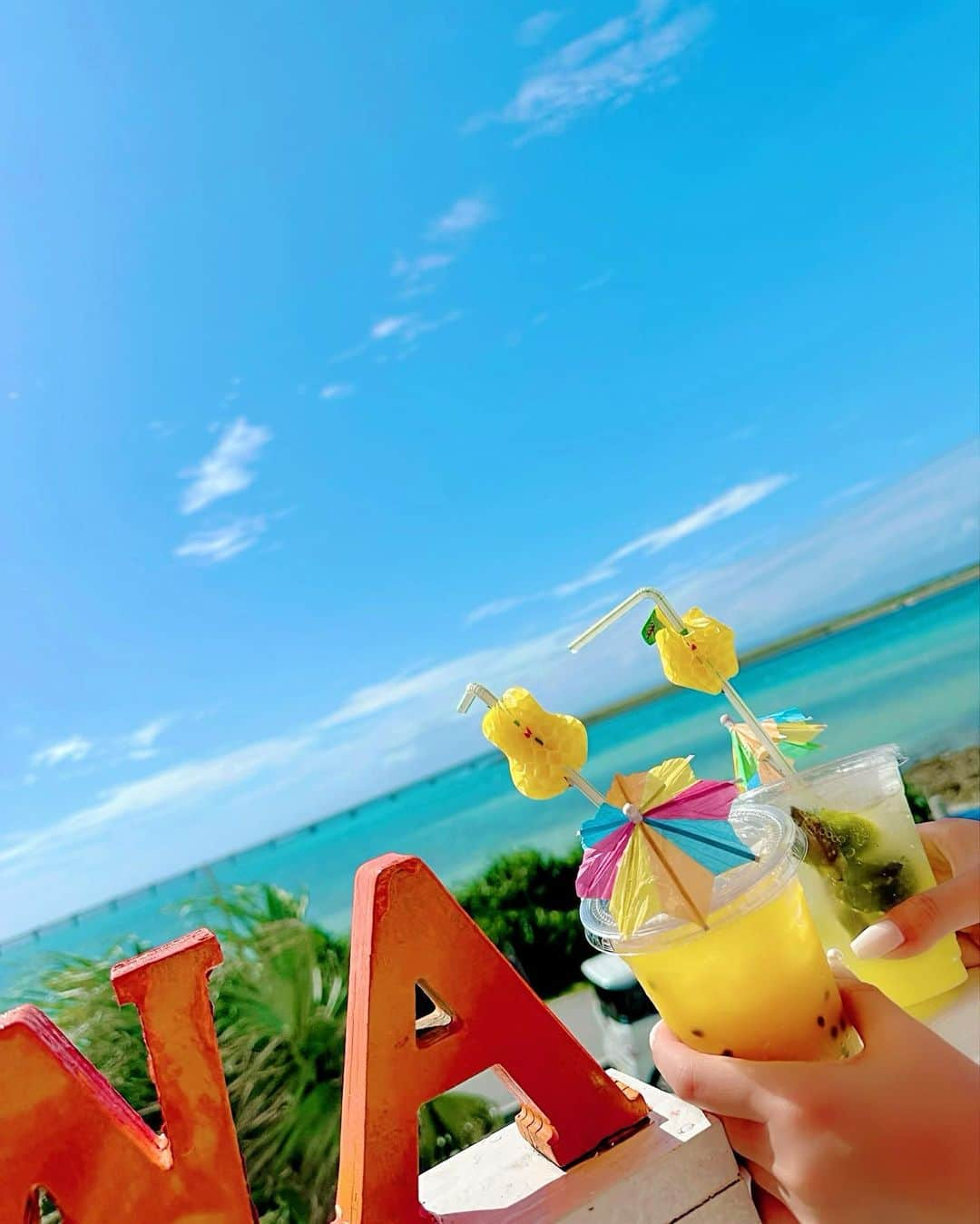 月中秋実さんのインスタグラム写真 - (月中秋実Instagram)「・ 🍹🌺 ・ ・ #沖縄#okinawa#うみかじテラス#リゾート」10月16日 13時09分 - tukinakaakimi