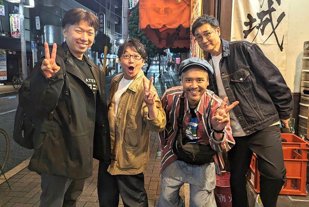 辻本耕志のインスタグラム：「トークイベント「辻素」ご来場くださった皆様、ありがとうございました。いやー、笑いました。モンスターがいました。高崎くん、大ちゃん、稽古終わりで遊びに来てくれた順平さん、ありがとうございました！ また次回も皆さんと共に大いに笑いたいと思っております。 宜しくお願いします。 #辻素　#高崎拓郎　#南大介　#安井順平　#辻本耕志」