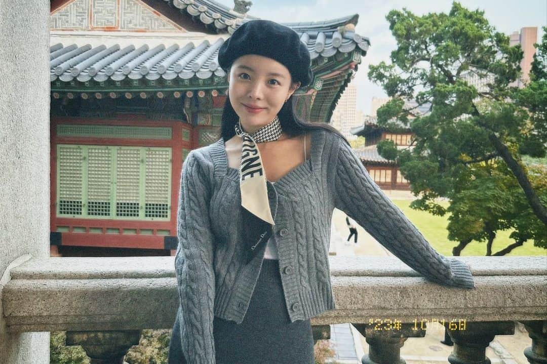 MeJiwooのインスタグラム：「아직은 산책하기 좋은 계절🍂」